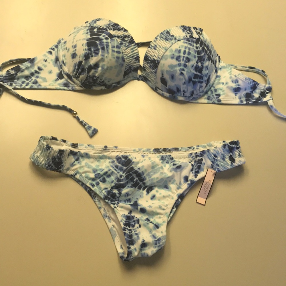 Victoria’s Secret bikini